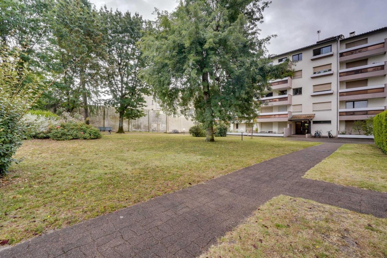 Nice Apartment With Balcony St Genes And Parking Bordeaux Exterior foto